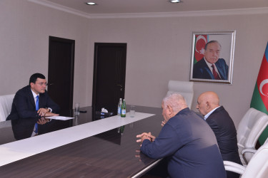 Qaradağ Rayon İcra Hakimiyyətinin başçısı Natiq Əliyev Qaradağ Rayon İcra Hakimiyyətində sakinlərlə görüşüb və vətəndaşların qəbulunu keçirib