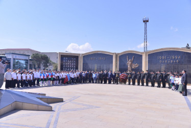 Qaradağ rayonunda şəhidlərimizin əziz xatirəsi bir dəqiqəlik sükutla yad edilib