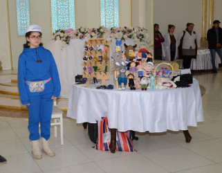 Qaradağ rayonunda sağlamlıq imkanları məhdud və xüsusi qayğıya ehtiyacı olan uşaqların əl işlərinin xeyriyyə sərgi-yarmarkası keçirildi.