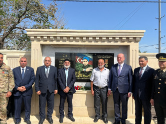 Qaradağ rayonunun Qobustan qəsəbəsində şəhid Ərzulla Həsənlinin xatirəsi anılıb