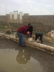 Qobustan qəsəbəsinin Salyan yolu kücəsində yol kənarında hal-hazırda park tikintisi davam etdirilir.