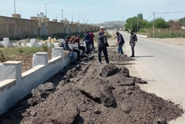 Qaradağ rayon Qobustan qəsəbəsində Salyan yolu küçəsində yeni tikilən park ətrafında abadlıq işləri aparılır