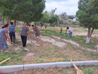 Qaradağ rayonunda yerləşən təhsil müəssisələri Ulu Öndər Heydər Əliyevin anadan olmasının 100-cü ildönümü ilə bağlı Qaradağ Rayon İcra Hakimiyyətinin təşəbbüsü ilə keçirilən iməcliyə qoşuldu.