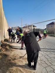 Qaradağ rayon Qobustan qəsəbəsi yeni yaşıl ağacların əkilməsinə hazırlıq işləri aparılır