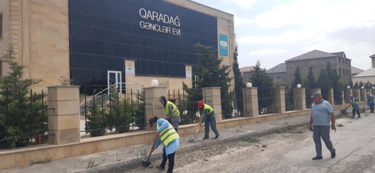 “Şəhərsalma və Memarlıq ili” çərçivəsində Qaradağ rayonu Sahil qəsəbəsində təmizlik işləri keçirilmişdir.