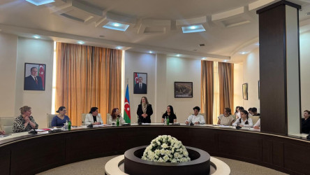 “Şəhərsalma və Memarlıq ili” çərçivəsində 18 aprel – Beynəlxalq Abidələr və Tarixi Yerlər Gününə həsr olunmuş "Keçmişi qorumaq-gələcəyi qurmaq" adlı dəyirmi masa keçirildi.