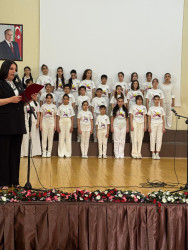 Lökbatan qəsəbəsindəki Cabbar Qaryağdıoğlu adına 9 nömrəli Uşaq Musiqi Məktəbində müstəqilliyimizin 107-ci ildönümünə həsr olunmuş tədbir