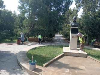 "Şəhərsalma və Memarlıq ili" çərçivəsində Qaradağ rayonu Lökbatan qəsəbəsi ərazisində genişmiqyaslı təmizlik işləri aparılmışdır.