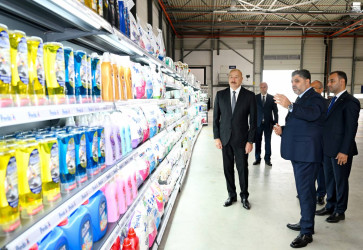 İlham Əliyev Qaradağ rayonunda kağız və gigiyenik məhsulların istehsalı müəssisəsinin açılışında iştirak edib