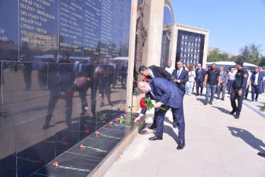 Qaradağ rayonunda “Şəhidlər” abidə kompleksinin önünə əklilqoyma mərasimi keçirildi.