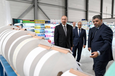 İlham Əliyev Qaradağ rayonunda kağız və gigiyenik məhsulların istehsalı müəssisəsinin açılışında iştirak edib