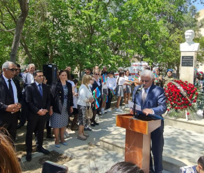 Sahil qəsəbəsində Məhərrəm Seyidovun anadan olmasının 57-ci, şəhadətə yüksəlməsinin 29-cu ili münasibətilə adını daşıyan parkda büstü önündə anım tədbiri keçirildi