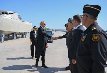 Azərbaycan Respublikasının Prezidenti, Silahlı Qüvvələrin Müzəffər Ali Baş Komandanı İlham Əliyev və birinci xanım Mehriban Əliyeva Hərbi Dəniz Qüvvələrində olublar.