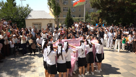 Qaradağ rayonunda ümumtəhsil məktəblərində “Son zəng” tədbirləri qeyd olundu.