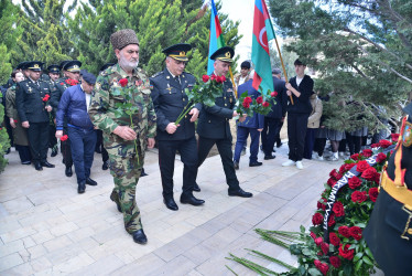 Qaradağ rayonunda “31 Mart Azərbaycanlıların Soyqırımı abidə-kompleksi”nin önündə anım tədbiri keçirildi.