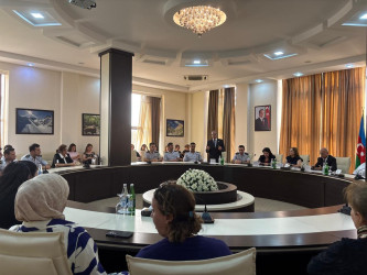 Qaradağ rayonunda “Qəhrəmanlıq tariximiz” mövzusunda dəyirmi masa keçirilib