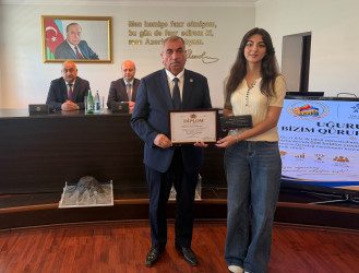 Qaradağ rayonunda 600-dən yüksək bal toplayan  abituriyentlərlə görüş keçirilib