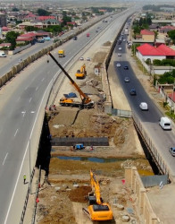 Qobustanda qəzalı körpü sökülərək yeni körpünün inşasına start verilib