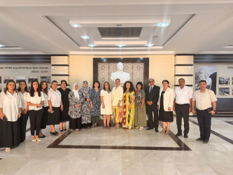 Azərbaycan Respublikası Prezidentinin Birinci Türkoloji Qurultayın 100 illik yubileyinin keçirilməsi haqqında Sərəncamına əsasən “Birinci Türkoloji Qurultay: Bir əsrlik elmi irs və milli birlik” mövzusunda dəyirmi masa keçirilib.