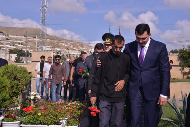 Vətən Müharibəsi şəhidi Surxayev Yunis Rafik oğlunun altıncı il dönümü münasibətilə anım mərasimi keçirilmişdir.