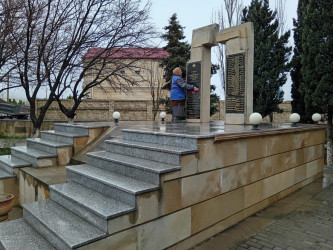 Qaradağ rayonu Qızıldaş qəsəbəsində ətraf mühitin qorunması və abadlığın təmin olunması məqsədilə genişmiqyaslı təmizlik işləri aparılmışdır.