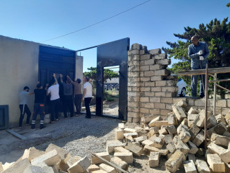 Qanunsuz olaraq hasarlanmış ərazilərdə söküntü işləri aparıldı