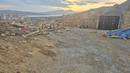 Qaradağ rayonunda qanunsuz tikililər sökülür