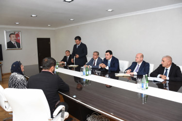 Qaradağ Rayon İcra Hakimiyyətinin başçısı Natiq Əliyev Qaradağ Rayon İcra Hakimiyyətində sakinlərlə görüşüb və vətəndaşların qəbulunu keçirib.