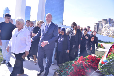27 Sentyabr – Anım Günü ilə əlaqədar Zəfər Parkı ziyarət olunub