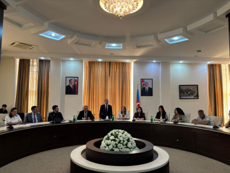 “Ailə - cəmiyyətin özəyi” mövzusunda dəyirmi masa keçirilmişdir.