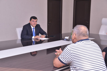 Qaradağ Rayon İcra Hakimiyyətinin başçısı Natiq Əliyev Qaradağ Rayon İcra Hakimiyyətində sakinlərlə görüşüb və vətəndaşların qəbulunu keçirib