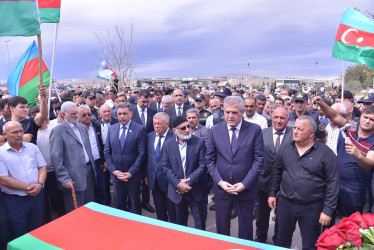 İtkin düşən döyüşçüsü Abdullayev Cəlal Xankişi oğlunun meyitinin qalıqları bu gün şəhidin yaşadığı Qaradağ rayon Qobustan qəsəbəsinə gətirilərək dəfn olunub.