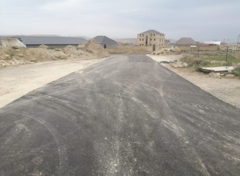 Korgöz qəsəbəsində abadlıq və infrastrukturun yaxşılaşdırılması istiqamətində tədbirlər çərçivəsində 18-ci küçədə asfalt örtüyünün yenilənməsi işləri aparılır