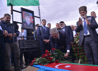 İtkin düşən döyüşçüsü Abdullayev Cəlal Xankişi oğlunun meyitinin qalıqları bu gün şəhidin yaşadığı Qaradağ rayon Qobustan qəsəbəsinə gətirilərək dəfn olunub.