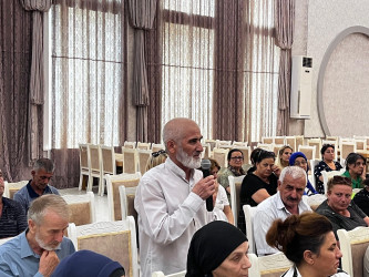 Qaradağ Rayon İcra Hakimiyyətinin başçısı Süleyman Mikayılovun Sahil qəsəbəsində səyyar qəbulu keçirilmişdir