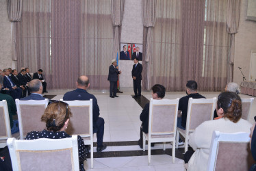 Qaradağ Rayon İcra Hakimiyyətinin başçısı Natiq Əliyev Sahil qəsəbəsində sakinlərlə görüşüb və vətəndaşların səyyar qəbulunu keçirib.