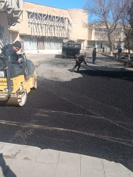 Qaradağ rayonu Sahil qəsəbəsində asflat örtüyü salınır