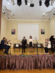 Lökbatan qəsəbəsindəki Cabbar Qaryağdıoğlu adına 9 nömrəli Uşaq Musiqi Məktəbində müstəqilliyimizin 107-ci ildönümünə həsr olunmuş tədbir