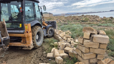 Lökbatan qəsəbəsində qanunsuz tikinti işlərinin qarşısı alınması işləri davam edir