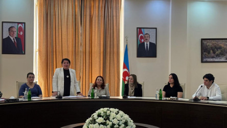 “Şəhərsalma və Memarlıq ili” çərçivəsində 18 aprel – Beynəlxalq Abidələr və Tarixi Yerlər Gününə həsr olunmuş "Keçmişi qorumaq-gələcəyi qurmaq" adlı dəyirmi masa keçirildi.