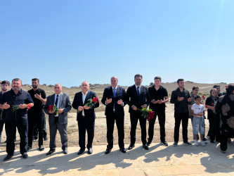 Qaradağ rayonunun Qobustan qəsəbəsində şəhid Sadiq Əzizlinin xatirəsi anılıb