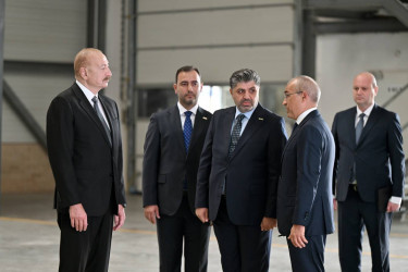 İlham Əliyev Qaradağ rayonunda kağız və gigiyenik məhsulların istehsalı müəssisəsinin açılışında iştirak edib