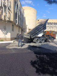 Qaradağ rayonu Sahil qəsəbəsində asflat örtüyü salınır