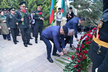 Qaradağ rayonunda “31 Mart Azərbaycanlıların Soyqırımı abidə-kompleksi”nin önündə anım tədbiri keçirildi.