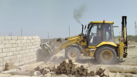 Qaradağ rayonunda qanunsuz tikililər və torpaq zəbtinə qarşı tədbirlər görülüb