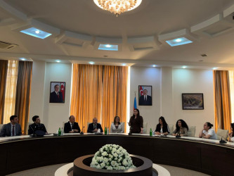 “Ailə - cəmiyyətin özəyi” mövzusunda dəyirmi masa keçirilmişdir.