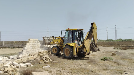Qaradağ rayonunda qanunsuz tikililər və torpaq zəbtinə qarşı tədbirlər görülüb