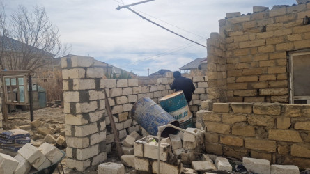 Sanqaçal qəsəbəsində  qanunsuz inşa edilmiş tikililər müəyyən edilərək söküntü işləri həyata keçirilmişdir.