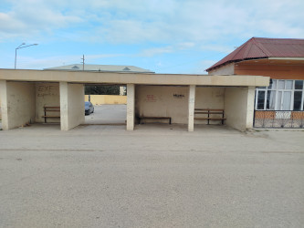 Qobustan qəsəbəsi Nəriman Qasımov küçəsində yerləşən ictimai nəqliyyat dayanacağında yeni oturacaqlar quraşdırılıb.