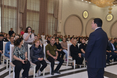 Qaradağ Rayon İcra Hakimiyyətinin başçısı Natiq Əliyev Sahil qəsəbəsində sakinlərlə görüşüb və vətəndaşların səyyar qəbulunu keçirib.